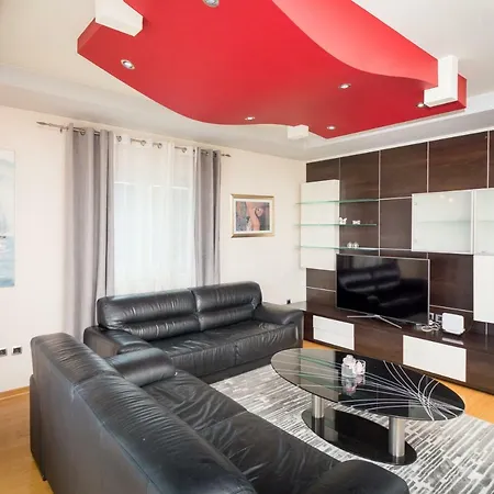 Lupe Apartment *
